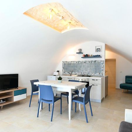 La Scala Del Borgo Apartment ชิสแตร์นีโน ภายนอก รูปภาพ